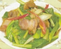 タイ料理：パッドパックカナームーグロブ